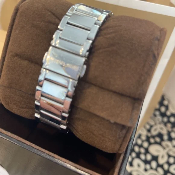 Watch - Picture 6 of 8